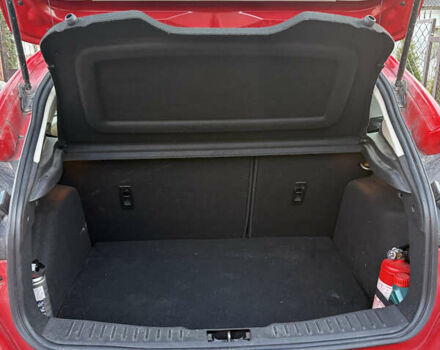 Красный Форд Фокус, объемом двигателя 1 л и пробегом 97 тыс. км за 9300 $, фото 6 на Automoto.ua