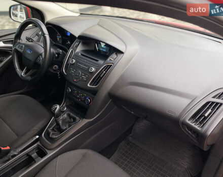 Красный Форд Фокус, объемом двигателя 1 л и пробегом 140 тыс. км за 6900 $, фото 12 на Automoto.ua