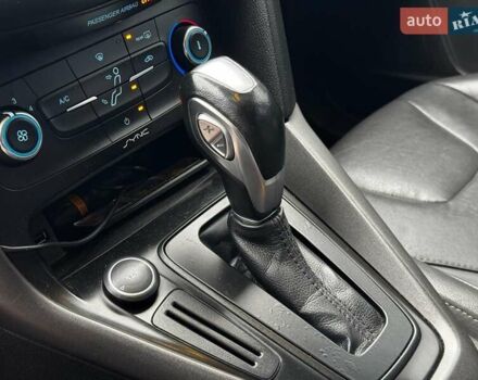 Червоний Форд Фокус, об'ємом двигуна 2 л та пробігом 106 тис. км за 8990 $, фото 12 на Automoto.ua