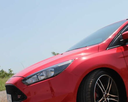 Красный Форд Фокус, объемом двигателя 2 л и пробегом 161 тыс. км за 12300 $, фото 9 на Automoto.ua