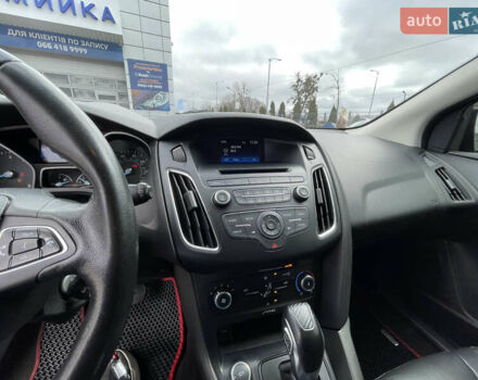 Красный Форд Фокус, объемом двигателя 2 л и пробегом 197 тыс. км за 8500 $, фото 12 на Automoto.ua