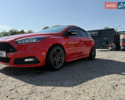 Красный Форд Фокус, объемом двигателя 2 л и пробегом 83 тыс. км за 13000 $, фото 2 на Automoto.ua