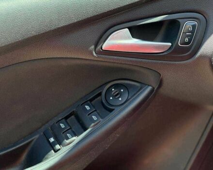 Красный Форд Фокус, объемом двигателя 2 л и пробегом 206 тыс. км за 7990 $, фото 7 на Automoto.ua