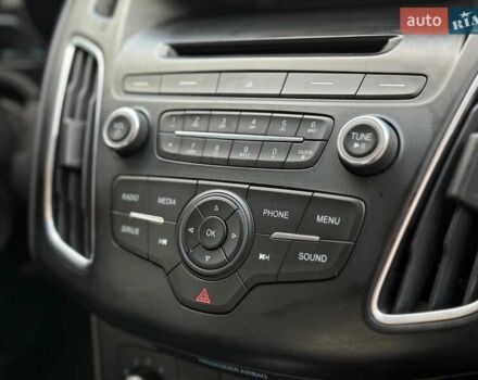 Красный Форд Фокус, объемом двигателя 2 л и пробегом 118 тыс. км за 10940 $, фото 18 на Automoto.ua