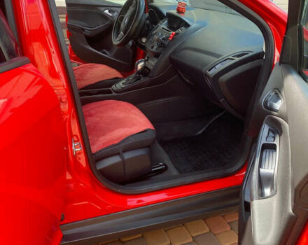 Красный Форд Фокус, объемом двигателя 2.01 л и пробегом 88 тыс. км за 8700 $, фото 7 на Automoto.ua