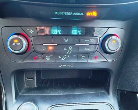 Красный Форд Фокус, объемом двигателя 2 л и пробегом 220 тыс. км за 8700 $, фото 18 на Automoto.ua