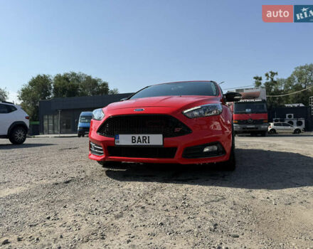 Красный Форд Фокус, объемом двигателя 2 л и пробегом 83 тыс. км за 13000 $, фото 1 на Automoto.ua