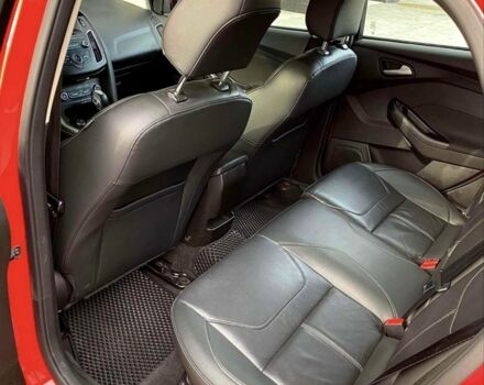 Красный Форд Фокус, объемом двигателя 2 л и пробегом 128 тыс. км за 9200 $, фото 5 на Automoto.ua