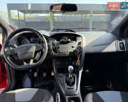 Красный Форд Фокус, объемом двигателя 2 л и пробегом 83 тыс. км за 13000 $, фото 8 на Automoto.ua