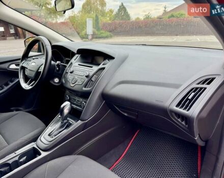 Красный Форд Фокус, объемом двигателя 2 л и пробегом 128 тыс. км за 8950 $, фото 33 на Automoto.ua