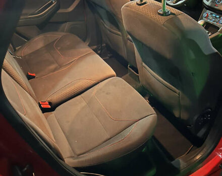 Красный Форд Фокус, объемом двигателя 1 л и пробегом 114 тыс. км за 7400 $, фото 10 на Automoto.ua