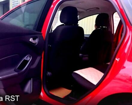 Червоний Форд Фокус, об'ємом двигуна 2 л та пробігом 108 тис. км за 9400 $, фото 2 на Automoto.ua