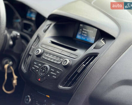 Красный Форд Фокус, объемом двигателя 2 л и пробегом 220 тыс. км за 7500 $, фото 18 на Automoto.ua