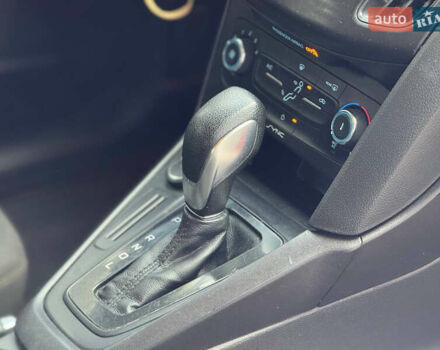 Красный Форд Фокус, объемом двигателя 2 л и пробегом 220 тыс. км за 7500 $, фото 17 на Automoto.ua