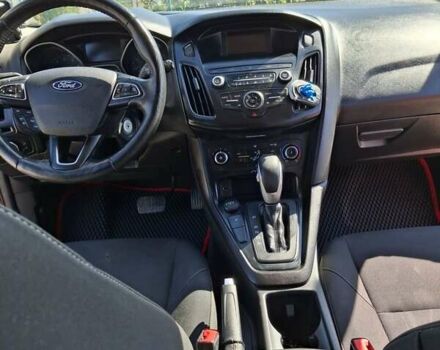 Красный Форд Фокус, объемом двигателя 2 л и пробегом 151 тыс. км за 8000 $, фото 5 на Automoto.ua