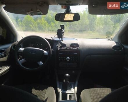 Красный Форд Фокус, объемом двигателя 2 л и пробегом 281 тыс. км за 4200 $, фото 3 на Automoto.ua