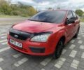 Красный Форд Фокус, объемом двигателя 1.4 л и пробегом 138 тыс. км за 2050 $, фото 1 на Automoto.ua