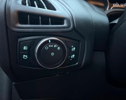 Червоний Форд Фокус, об'ємом двигуна 2 л та пробігом 166 тис. км за 7790 $, фото 18 на Automoto.ua