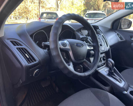 Красный Форд Фокус, объемом двигателя 2 л и пробегом 130 тыс. км за 6800 $, фото 6 на Automoto.ua