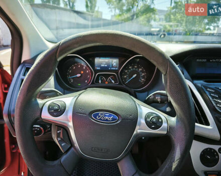 Форд Фокус 2013 у Одесі на Automoto.ua Червоний Форд Фокус, об'ємом двигуна 2 л та пробігом 140 тис. км за 7700 $, фото 19 на Automoto.ua