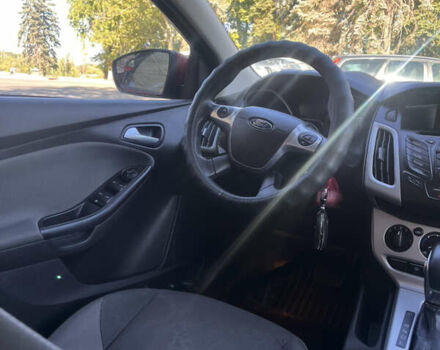 Красный Форд Фокус, объемом двигателя 2 л и пробегом 130 тыс. км за 6800 $, фото 5 на Automoto.ua