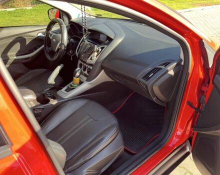 Красный Форд Фокус, объемом двигателя 2 л и пробегом 247 тыс. км за 7000 $, фото 1 на Automoto.ua