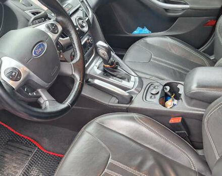 Красный Форд Фокус, объемом двигателя 2 л и пробегом 130 тыс. км за 9300 $, фото 2 на Automoto.ua