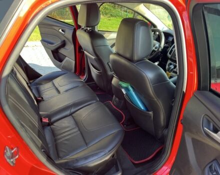 Красный Форд Фокус, объемом двигателя 2 л и пробегом 247 тыс. км за 7000 $, фото 2 на Automoto.ua