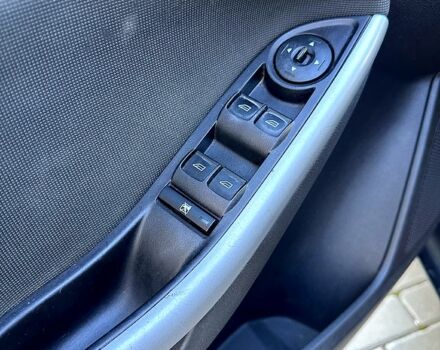 Червоний Форд Фокус, об'ємом двигуна 2 л та пробігом 204 тис. км за 7049 $, фото 6 на Automoto.ua