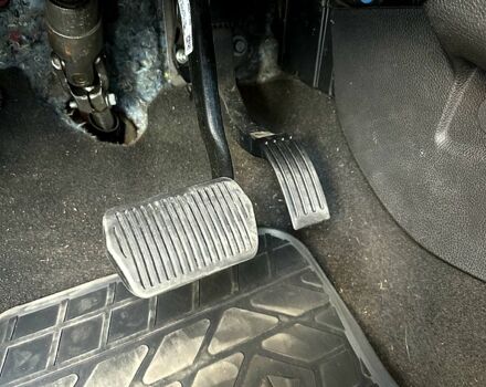 Червоний Форд Фокус, об'ємом двигуна 2 л та пробігом 204 тис. км за 7049 $, фото 5 на Automoto.ua