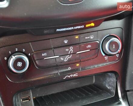 Червоний Форд Фокус, об'ємом двигуна 2 л та пробігом 207 тис. км за 6999 $, фото 32 на Automoto.ua