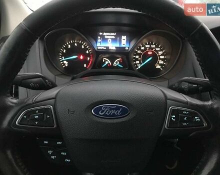 Красный Форд Фокус, объемом двигателя 2 л и пробегом 124 тыс. км за 7999 $, фото 10 на Automoto.ua