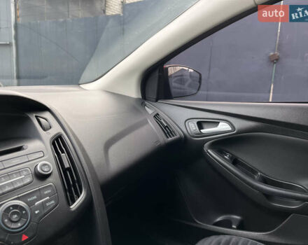 Красный Форд Фокус, объемом двигателя 2 л и пробегом 124 тыс. км за 8300 $, фото 16 на Automoto.ua