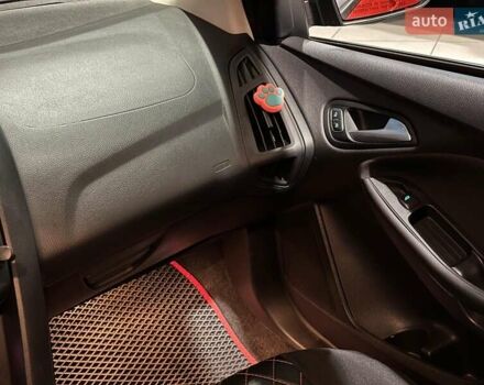 Червоний Форд Фокус, об'ємом двигуна 2 л та пробігом 162 тис. км за 9490 $, фото 15 на Automoto.ua