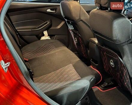 Червоний Форд Фокус, об'ємом двигуна 2 л та пробігом 162 тис. км за 9490 $, фото 12 на Automoto.ua