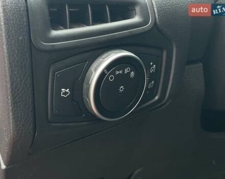 Форд Фокус 2015 у Києві на Automoto.ua Червоний Форд Фокус, об'ємом двигуна 2 л та пробігом 121 тис. км за 7490 $, фото 17 на Automoto.ua