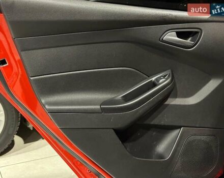 Червоний Форд Фокус, об'ємом двигуна 2 л та пробігом 162 тис. км за 9490 $, фото 10 на Automoto.ua
