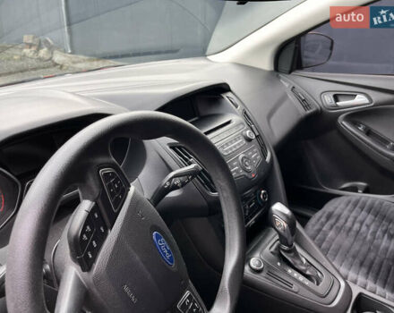 Красный Форд Фокус, объемом двигателя 2 л и пробегом 124 тыс. км за 8300 $, фото 6 на Automoto.ua