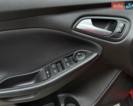 Червоний Форд Фокус, об'ємом двигуна 2 л та пробігом 92 тис. км за 7900 $, фото 27 на Automoto.ua