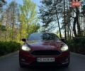 Красный Форд Фокус, объемом двигателя 2 л и пробегом 240 тыс. км за 8700 $, фото 1 на Automoto.ua