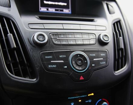 Красный Форд Фокус, объемом двигателя 2 л и пробегом 195 тыс. км за 7500 $, фото 16 на Automoto.ua