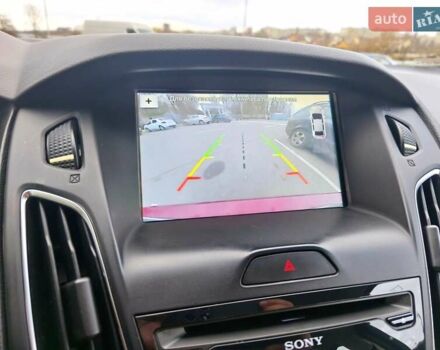 Красный Форд Фокус, объемом двигателя 2 л и пробегом 198 тыс. км за 10500 $, фото 15 на Automoto.ua