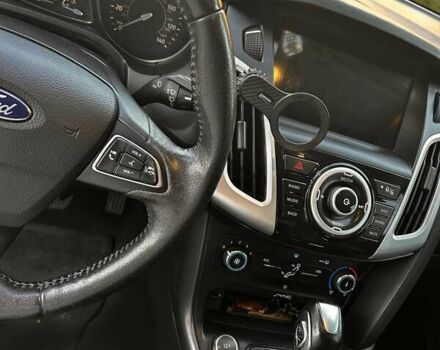 Красный Форд Фокус, объемом двигателя 2 л и пробегом 181 тыс. км за 10000 $, фото 2 на Automoto.ua