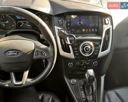 Красный Форд Фокус, объемом двигателя 2 л и пробегом 181 тыс. км за 10000 $, фото 6 на Automoto.ua