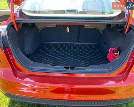 Форд Фокус 2018 в Калуше на Automoto.ua Красный Форд Фокус, объемом двигателя 2 л и пробегом 125 тыс. км за 8000 $, фото 10 на Automoto.ua