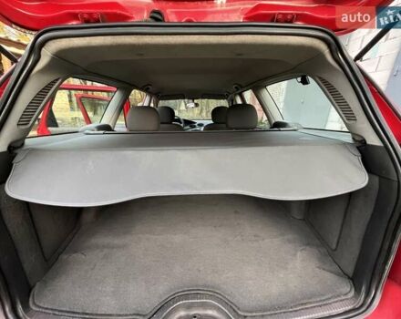 Красный Форд Фокус, объемом двигателя 1.75 л и пробегом 285 тыс. км за 2950 $, фото 12 на Automoto.ua