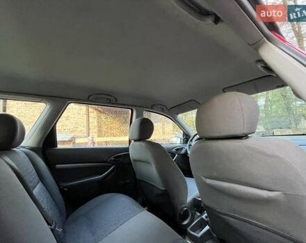 Красный Форд Фокус, объемом двигателя 1.75 л и пробегом 285 тыс. км за 2950 $, фото 16 на Automoto.ua