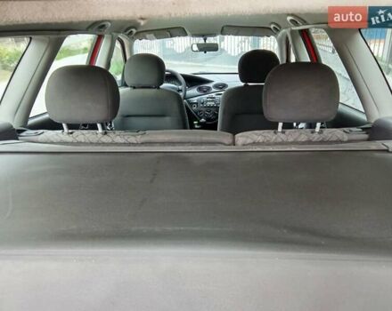 Красный Форд Фокус, объемом двигателя 1.6 л и пробегом 323 тыс. км за 2800 $, фото 2 на Automoto.ua