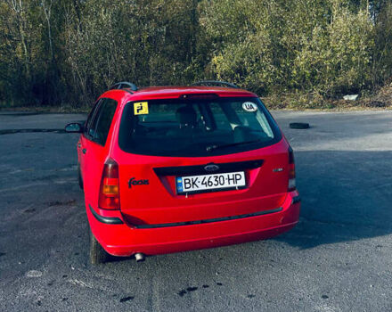 Красный Форд Фокус, объемом двигателя 1.8 л и пробегом 300 тыс. км за 2700 $, фото 3 на Automoto.ua