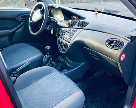Красный Форд Фокус, объемом двигателя 1.8 л и пробегом 300 тыс. км за 2700 $, фото 4 на Automoto.ua